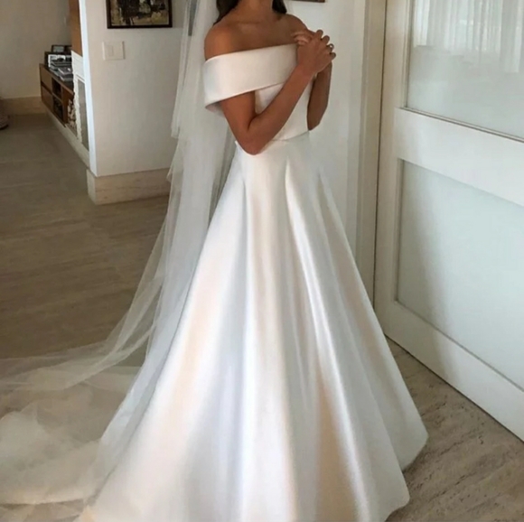 Dresses & Skirts - Gorgeous Wedding Dress Satin ALine Simple Size 8
